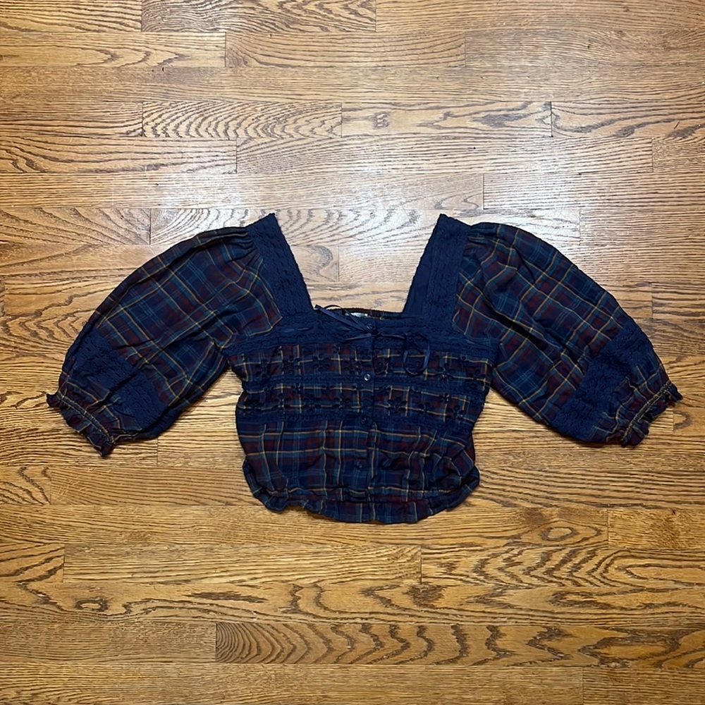 American Eagle Plaid Cropped Blouse. Medium
